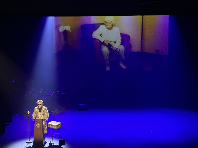 Spectacle de Zidani - Mamie Georgette en mode "Stand-up"